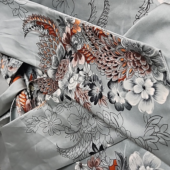 Stuart Lang painted silk look blouse - Picture 6 of 6